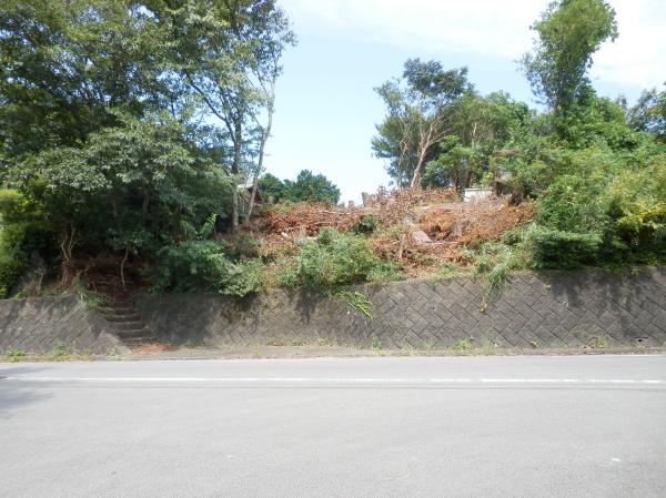 東南道路幅員約10メートルに面し閑静な別荘・住宅街